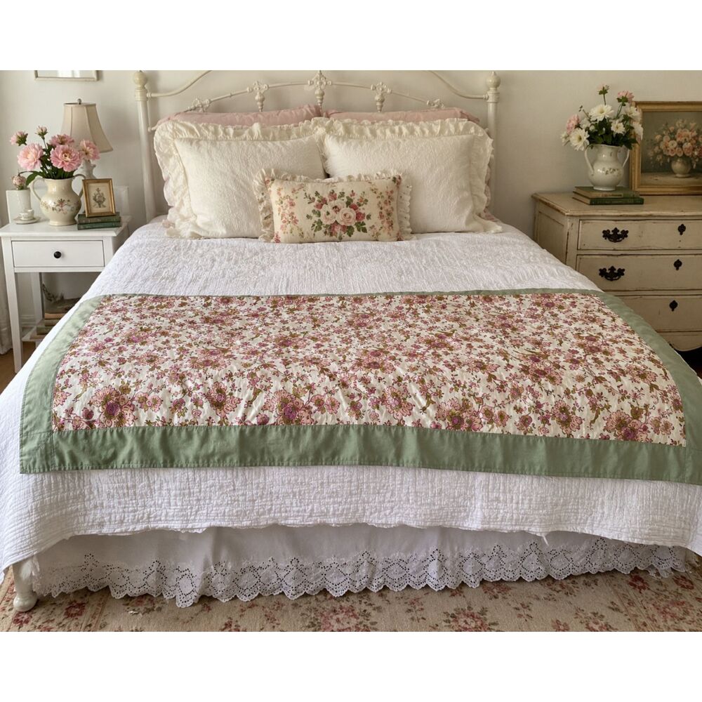 Vintage Floral Coverlet Throw Blanket End of Bed Accent Quilt 50x72 Cottagecore